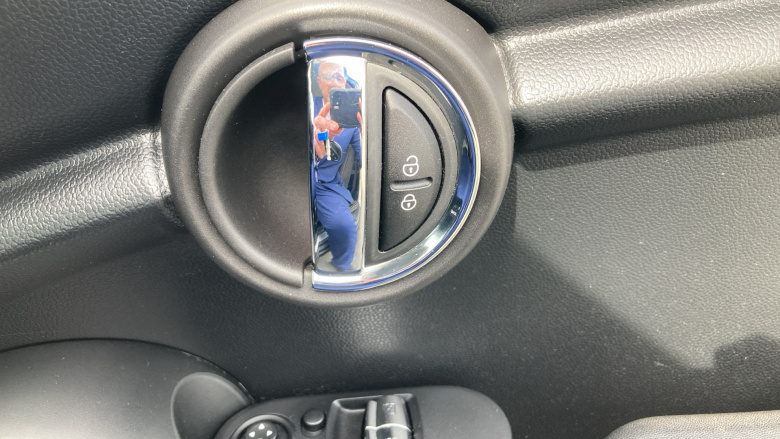 MINI Hatchback 1.5 Cooper Classic II 3dr Petrol Hatchback